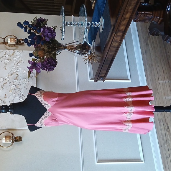 Victoria's Secret Silk Pink Ruffle Hem Nightgown Slip. Size L - Picture 5 of 17